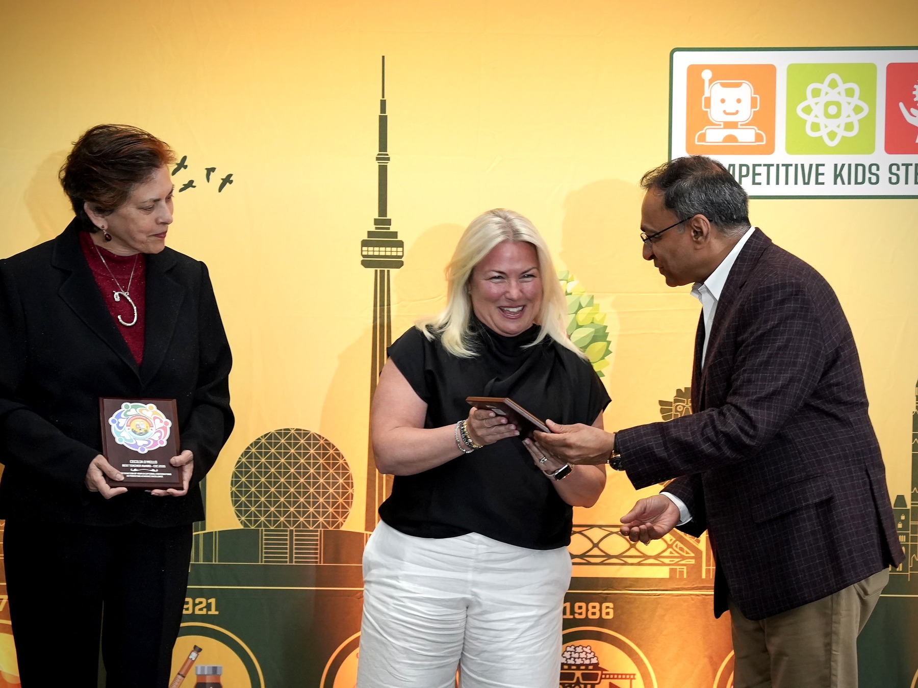 Mr. Amit Goyal presents the 2026 Best Teacher Award to Rosemary Bianchi.