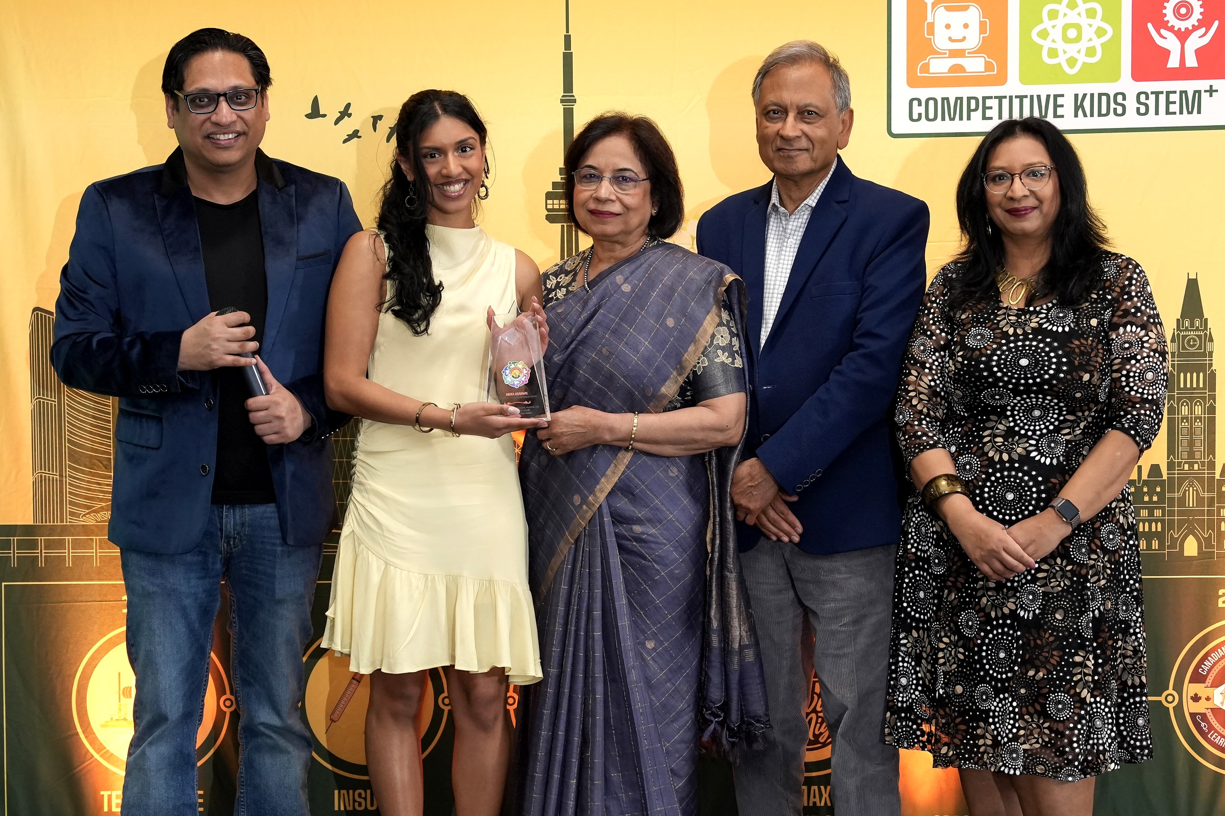 Anika Agarwal with Ms. Rashmi Swarup and the CKSTEM team.